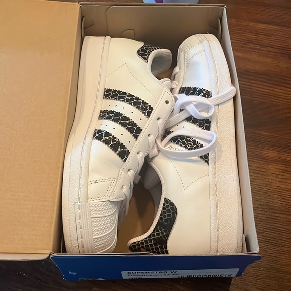 *NIB* Adidas Superstar Faux Snakeskin🐍 Sneaker - Picture 1 of 8